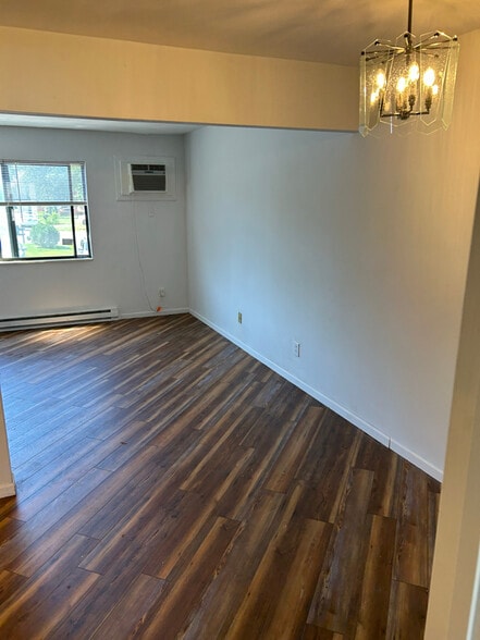 Building Photo - 631 Vicksburg Dr