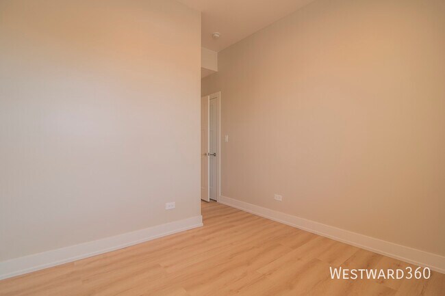 Building Photo - 1546 N Homan-1-3