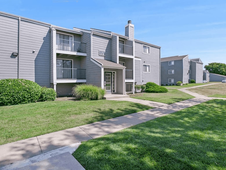 Welcome home to The Club at Cherry Hills! - The Club at Cherry Hills Apartments