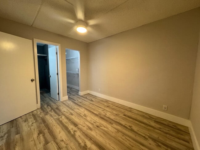 Building Photo - 3211 SW 44th St