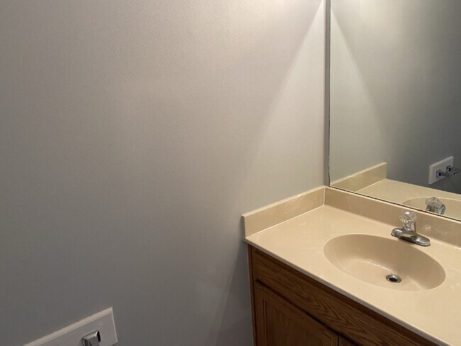 Building Photo - 503 Cammellia Dr Unit B