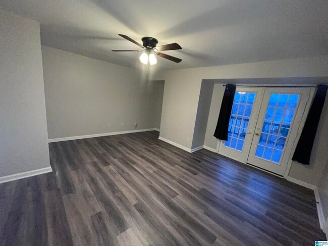 Building Photo - 805 Hillsboro Ln