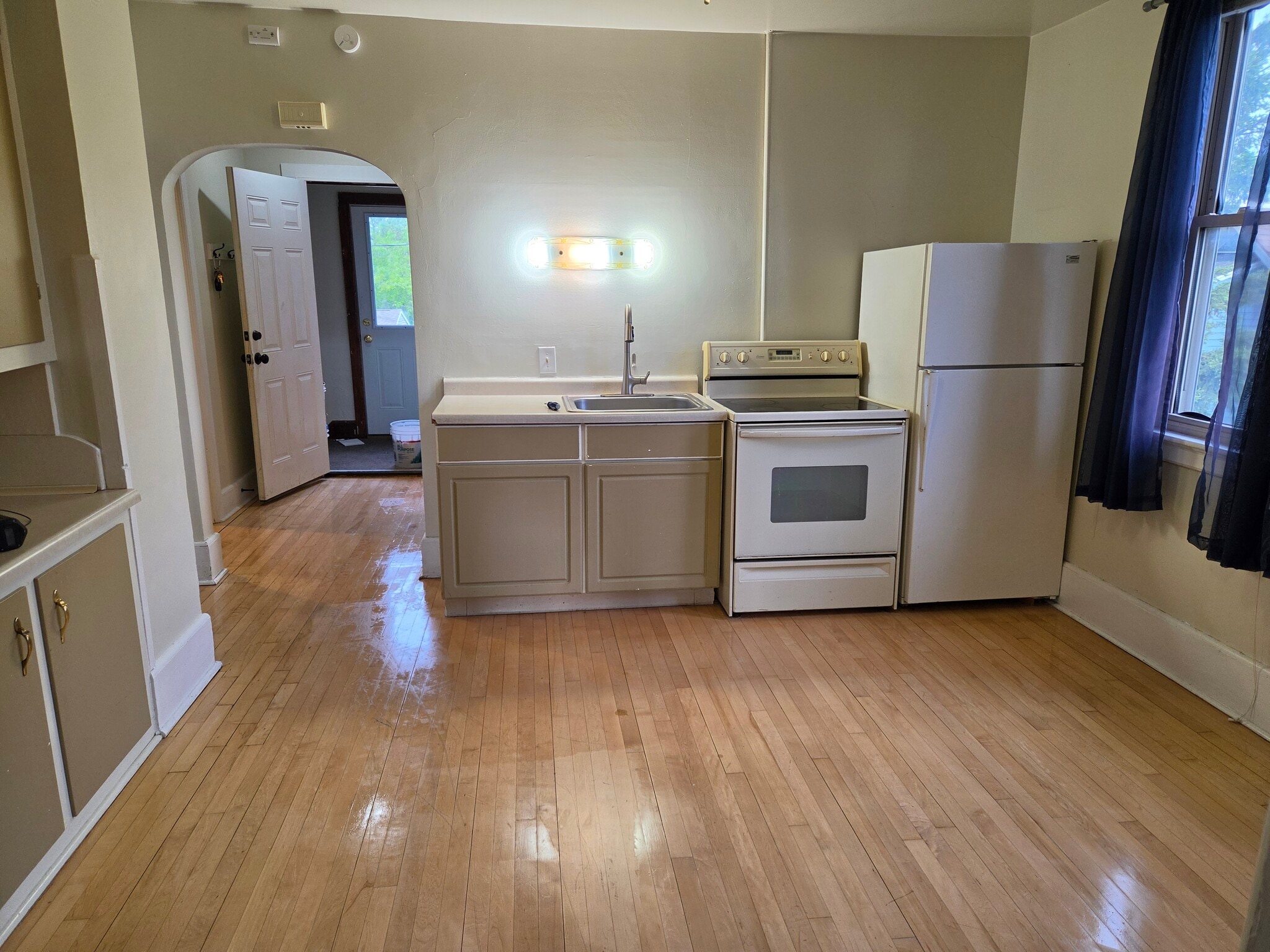 Kitchen 1of2 - 523 S 15th St