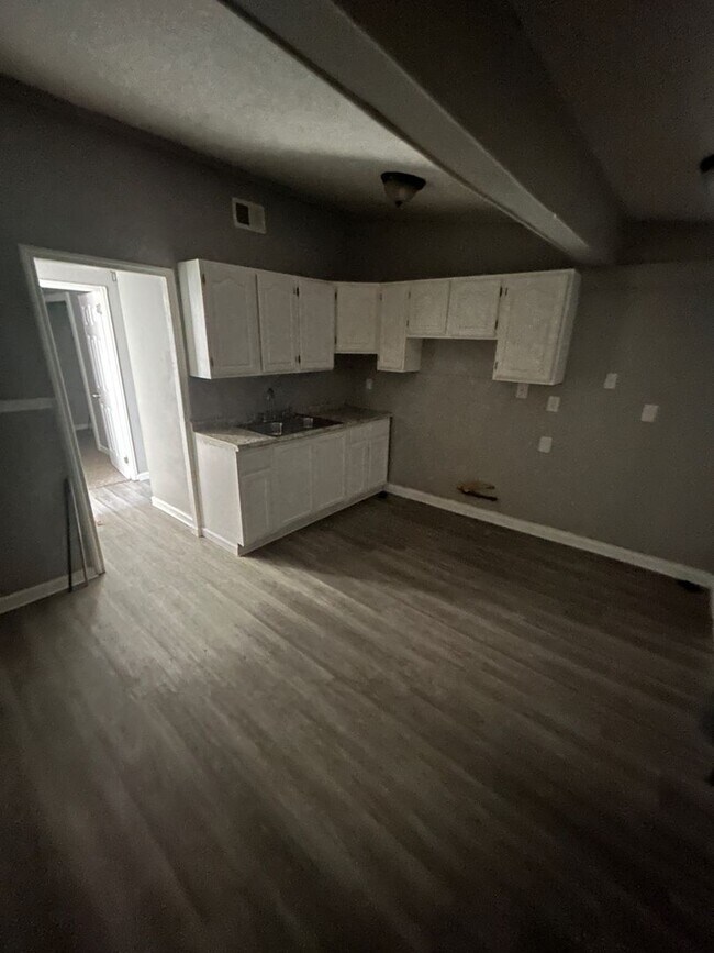 Building Photo - 1312 St Raphael Dr