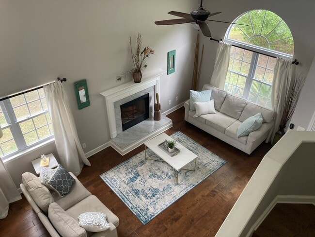 Building Photo - Updated 3 Bedroom Home with Water Views In...