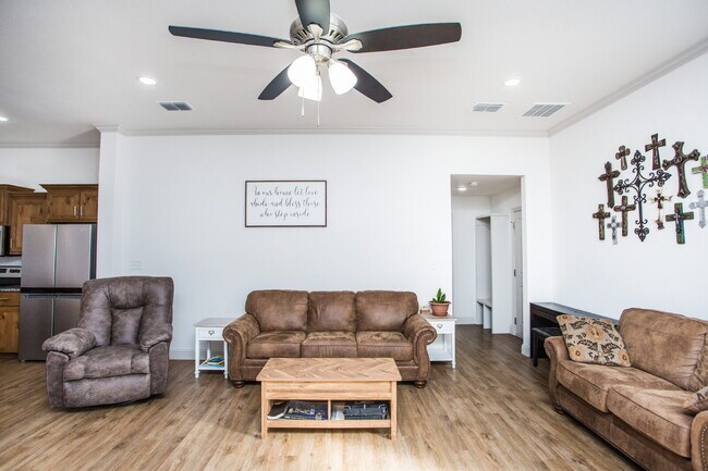 Building Photo - Wonderful 4/2 in Iron Horse in Wolfforth!