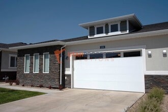 Building Photo - 1356 Stewart Falls Dr