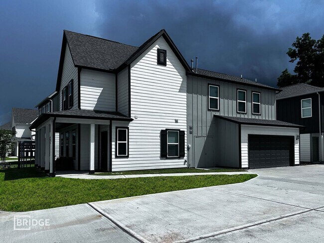 Primary Photo - 324 Huisache St