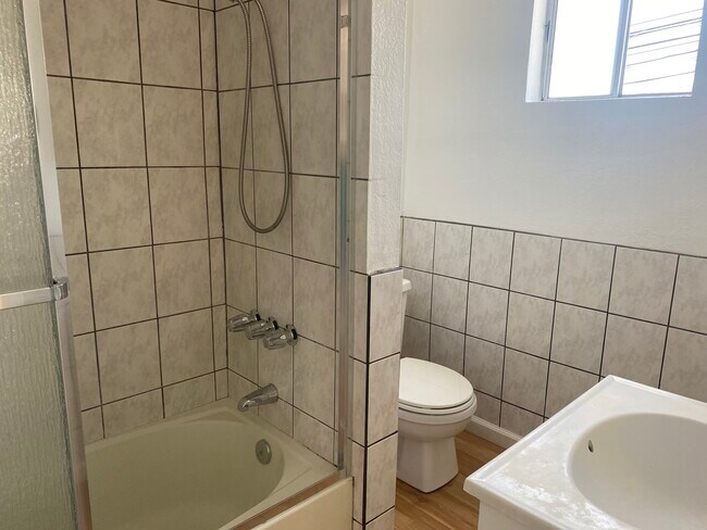 bathroom - 2225 E 14th St