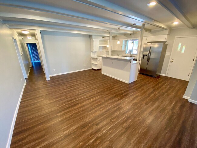 Building Photo - Remodeled Westgate Home with Attached Prof...