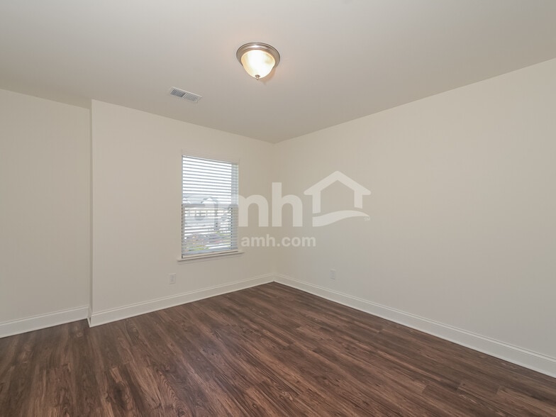 Building Photo - 2018 Beaver Farm Ln