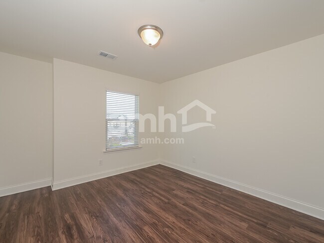 Building Photo - 2018 The Ln NE