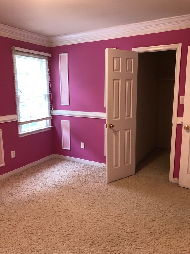 Building Photo - Stunning 4bdrm/2.5bth Home w/Loft Located in Chesterfield! Fenced in Backyard, 2 Car Garage, and ...