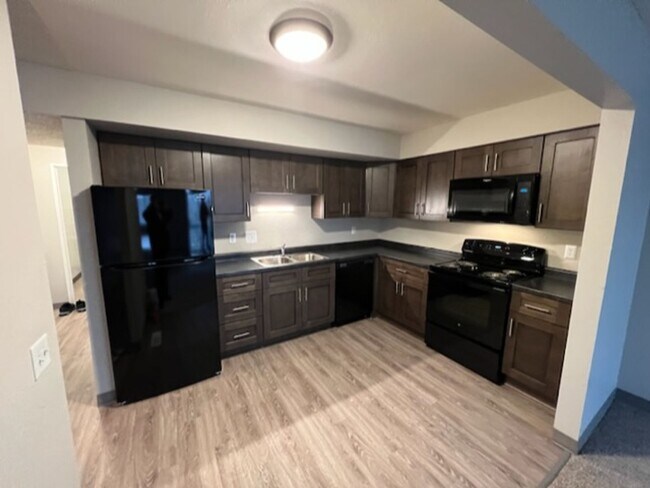 Building Photo - Convenient Downtown Location!