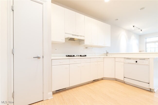 Building Photo - 3194 Richmond Rd