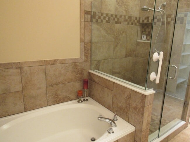 Building Photo - 1942 Turnbull Lakes Dr