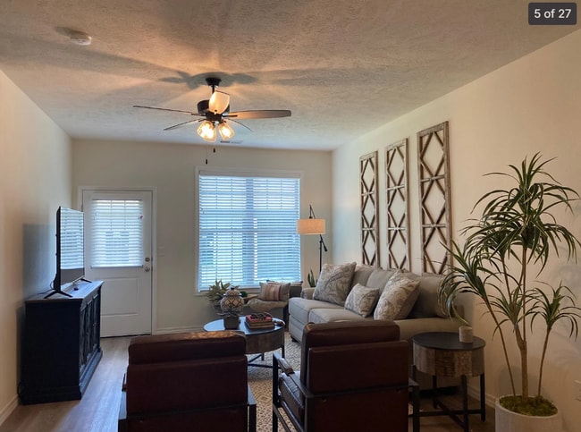 Building Photo - NEW LUXURY 2 BED 2 BATH 1 CAR GARAGE DUPLEX