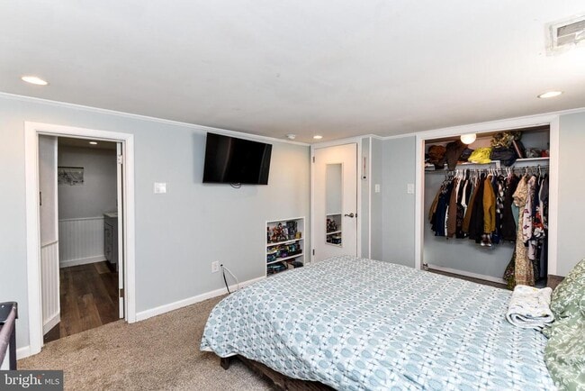 Building Photo - 722 Glenside Dr