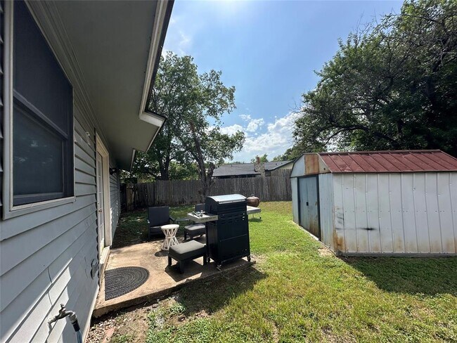 Building Photo - 1602 Sagebrush Dr