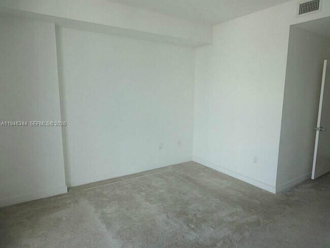 Building Photo - 1111 SW 1st Ave