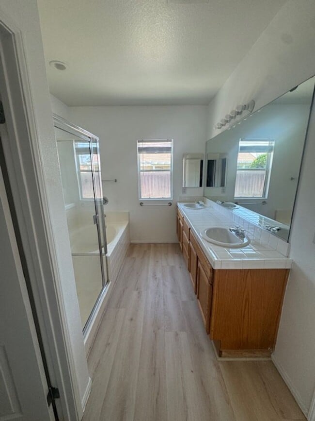 Building Photo - Beautiful Home Coming Soon!