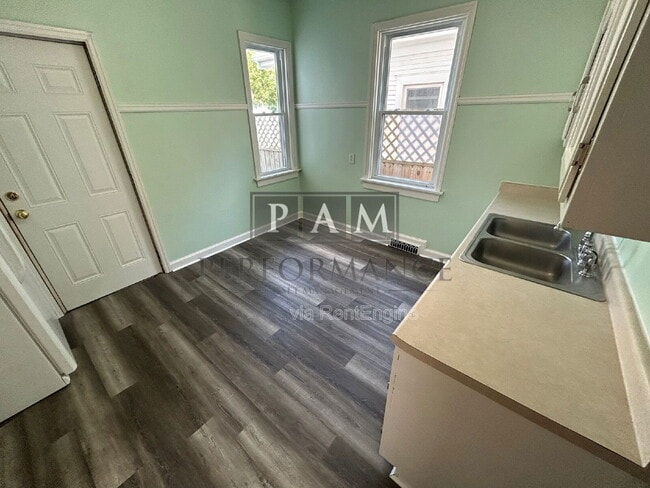 Building Photo - 3269 S New York Ave