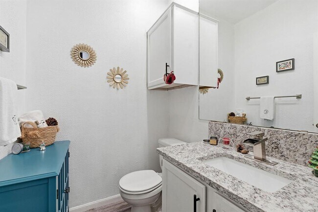 Building Photo - 10819 Crown Colony Dr