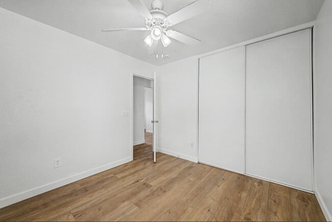 Building Photo - 1112 S Bogle Ct