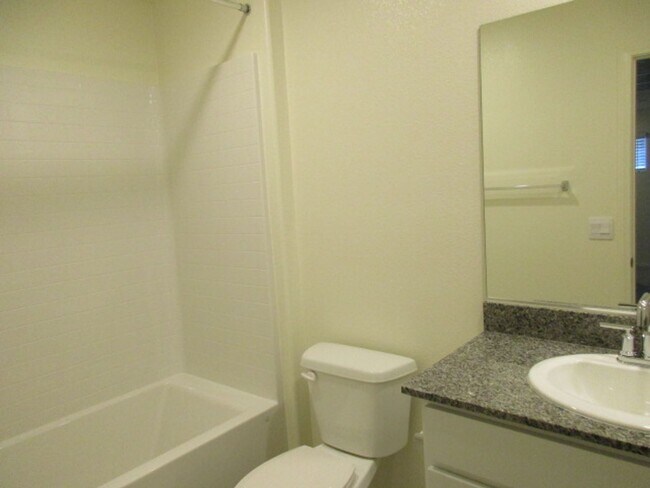 Building Photo - 420 Canary Song Dr