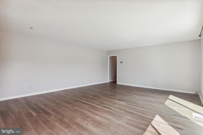 Building Photo - 10631 Montrose Ave