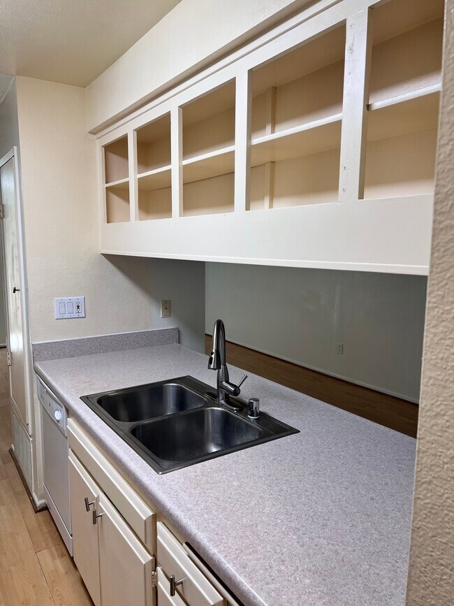 Building Photo - 28858 Conejo View Dr