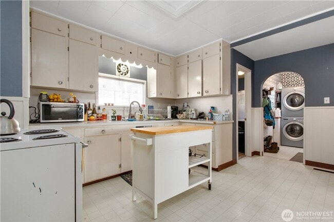 Building Photo - 4 bedroom home in one of Tacoma's most cov...