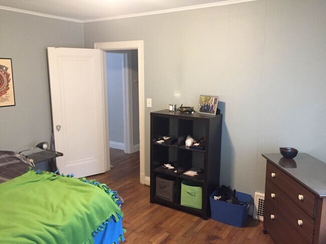 Building Photo - 2230 Riverside Dr NE