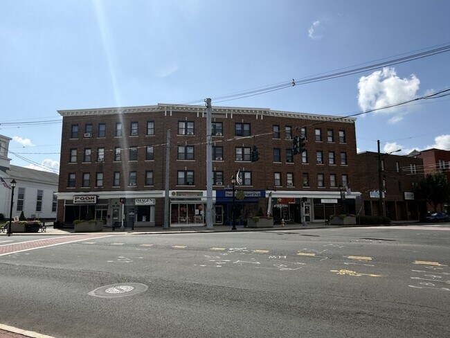 Building Photo - 4 E Main St