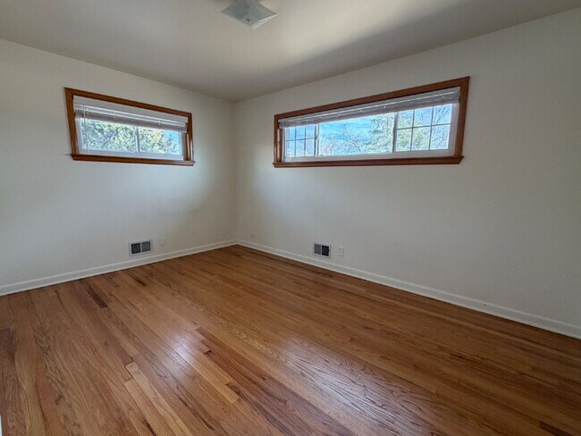 Building Photo - ~Available Now~ Beautiful 3-Bedroom Home in Northglenn – All Utilities Included!