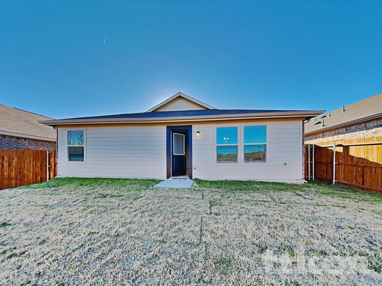 Building Photo - 2506 Perennial St