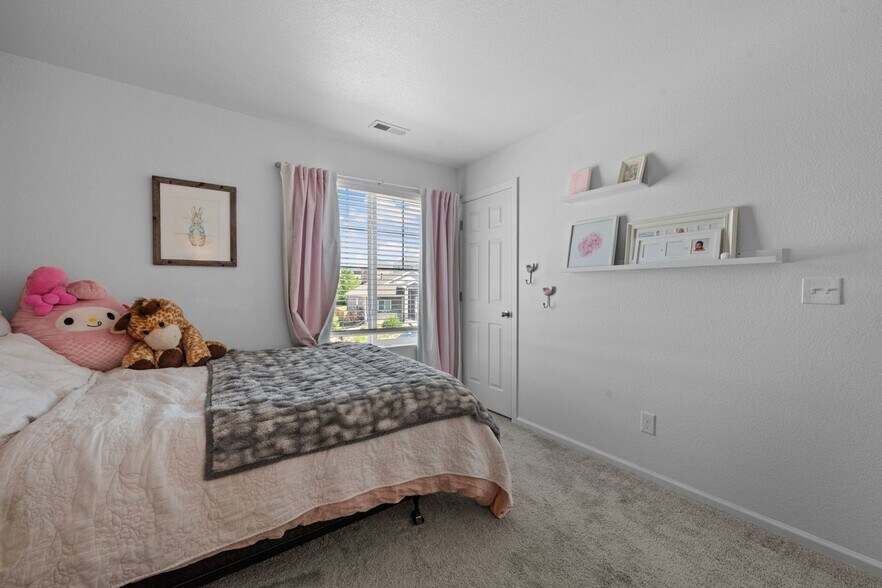 Building Photo - 6131 Vickie Ln