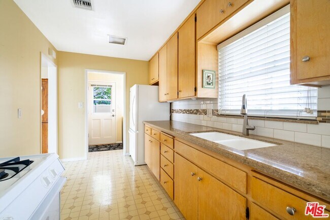 Building Photo - 12719 Rose Ave