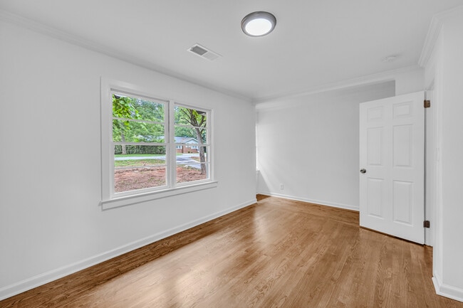 Building Photo - 5506 Alder Dr