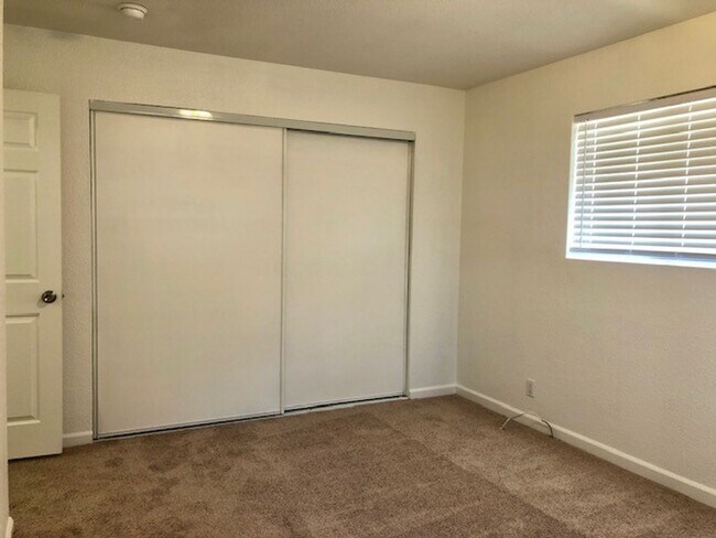 Building Photo - Nice 3 bed, 2 bath home in Carmichael