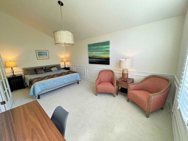 Building Photo - 2009 Sweetbriar Ln