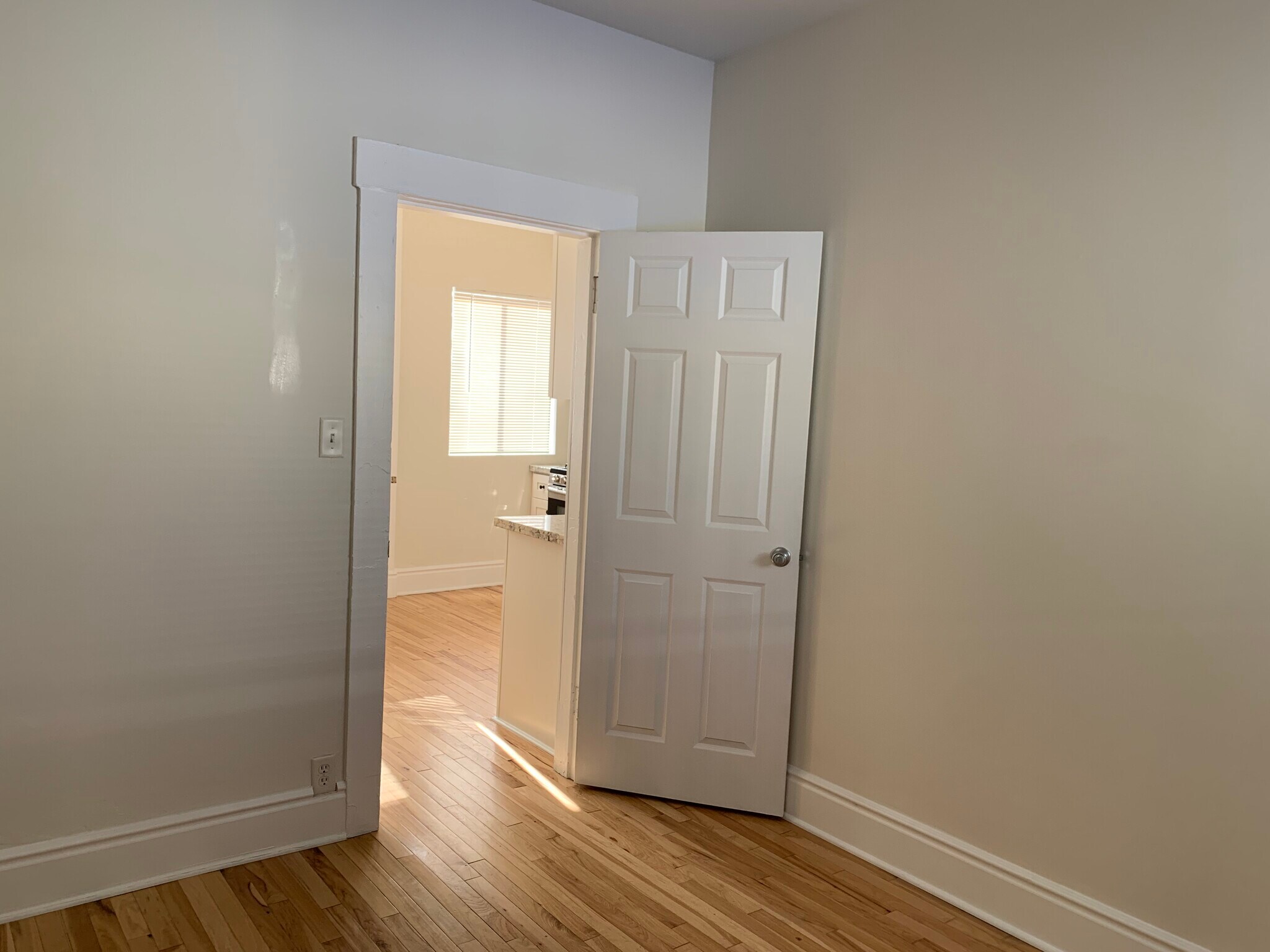 Primary room - 704 N Clementine St