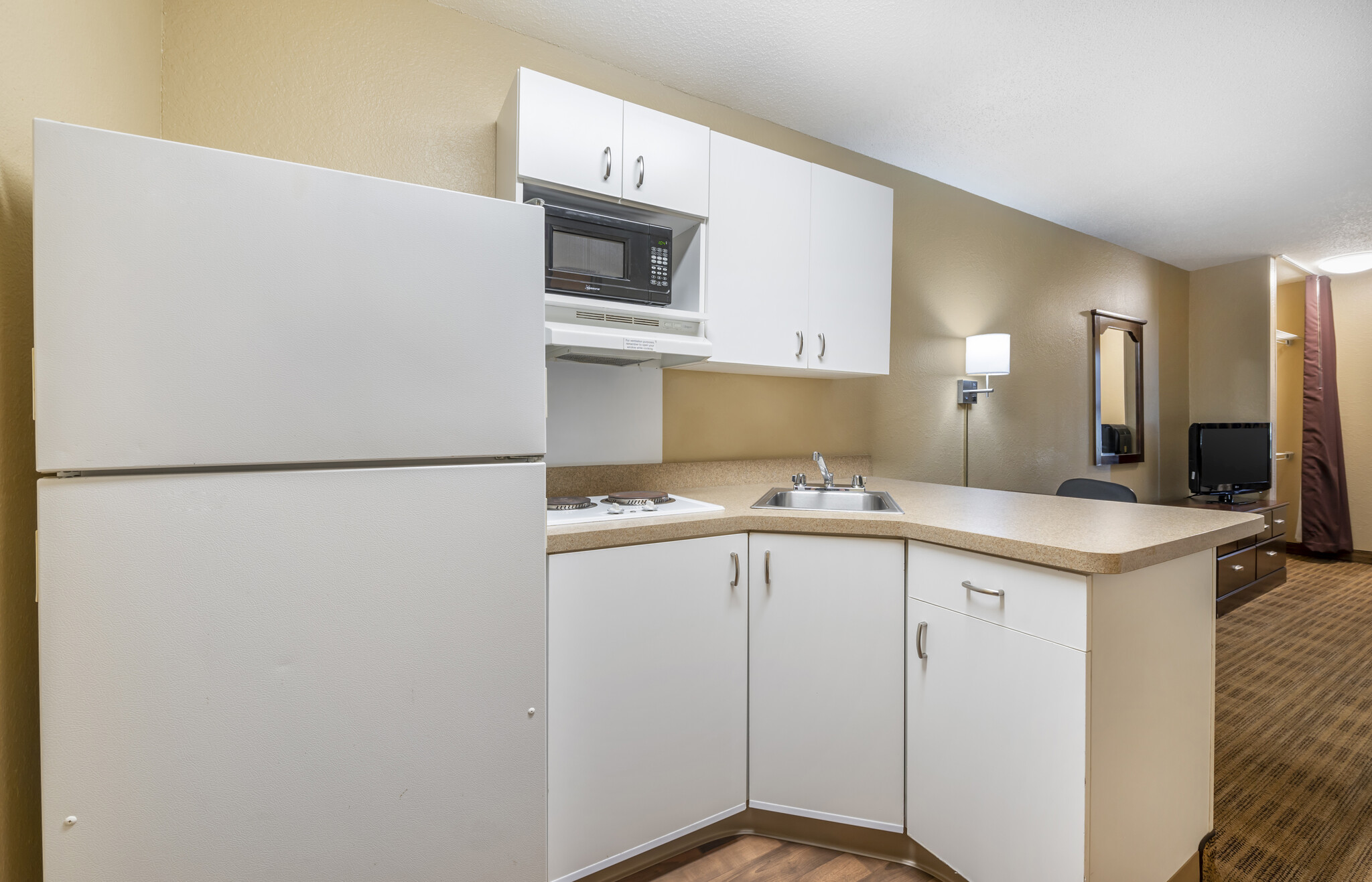 Building Photo - Furnished Studio-Indianapolis - Airport