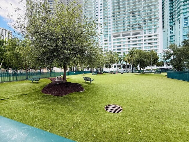 Building Photo - 1900 N Bayshore Dr
