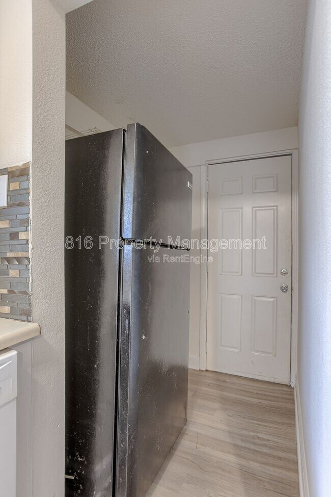 Building Photo - 6215 S Benton Ave