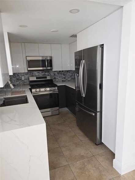 Building Photo - 2338 W 62nd St