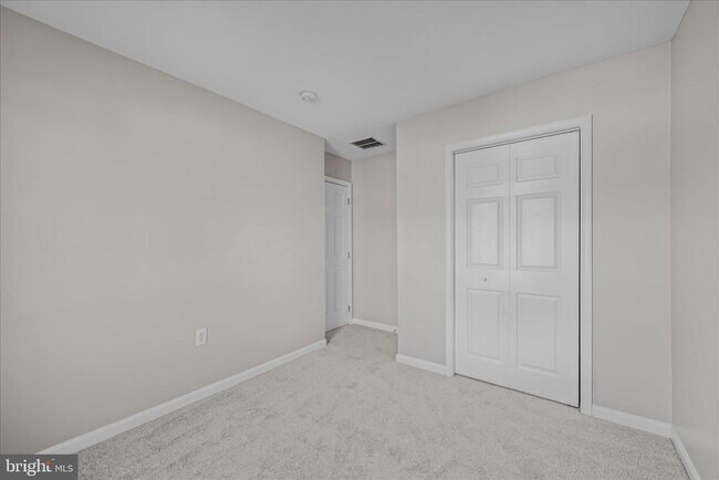 Building Photo - 27 Fiser Ln