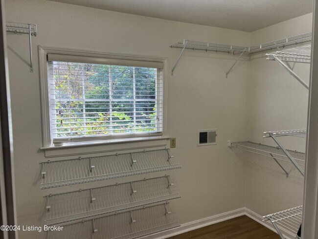 Building Photo - 3914 1/2 Elmwood Ave