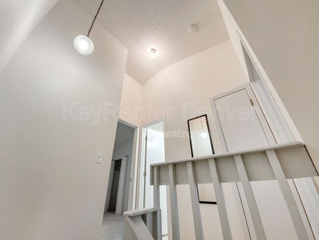 Building Photo - 10587 W Maplewood Dr