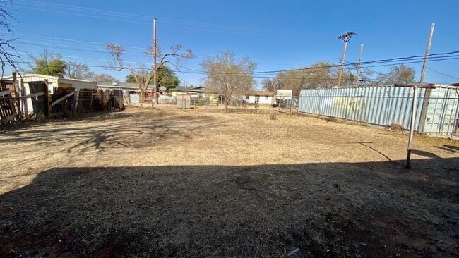 Building Photo - Handyman Special $0 First Month's Rent / “...
